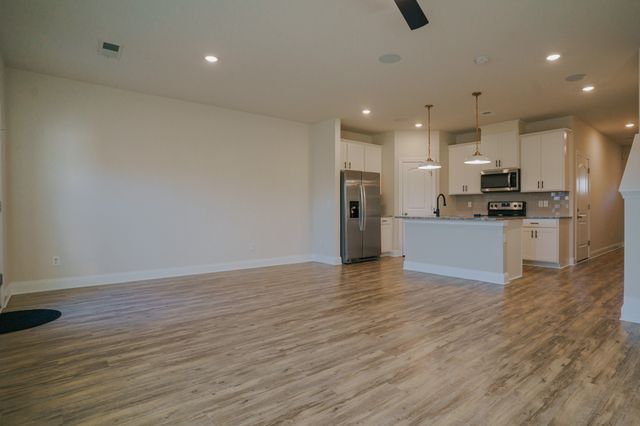 523 Stovall Ln, Columbia, TN 38401