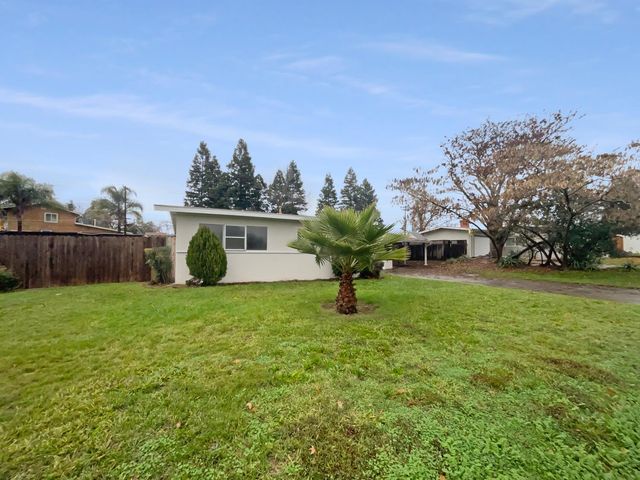 8255 Oahu Dr, Fair Oaks, CA 95628