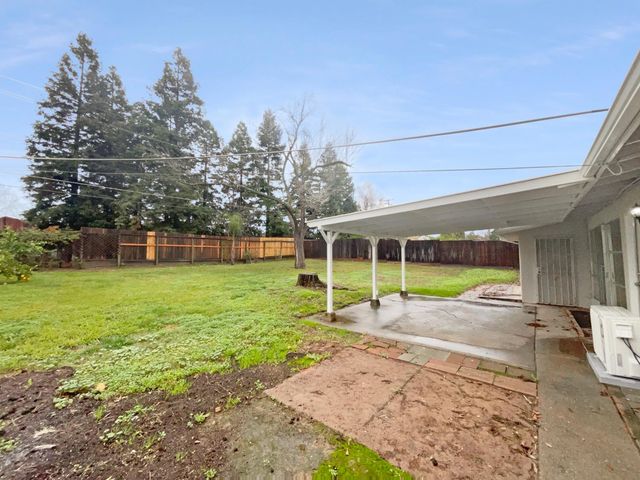 8255 Oahu Dr, Fair Oaks, CA 95628