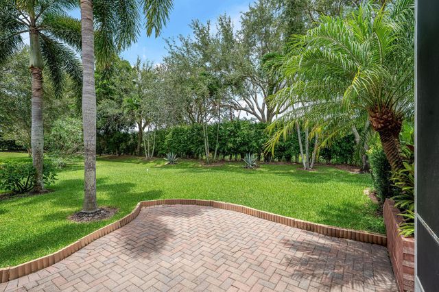 2285 Windjammer Way, West Palm Beach, FL 33411