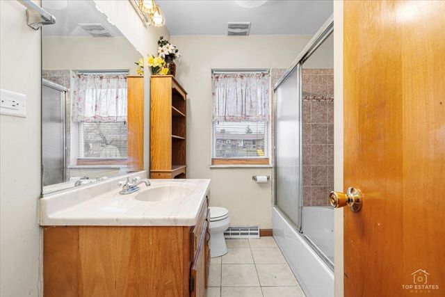 128 S Michigan Avenue, Addison, IL 60101