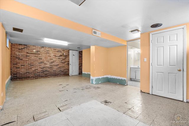 128 S Michigan Avenue, Addison, IL 60101