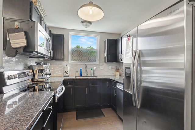 1084 S Champion Avenue, Columbus, OH 43206