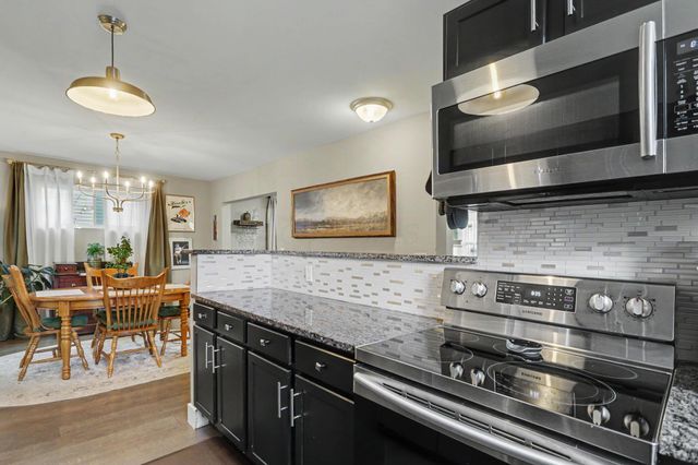 1084 S Champion Avenue, Columbus, OH 43206