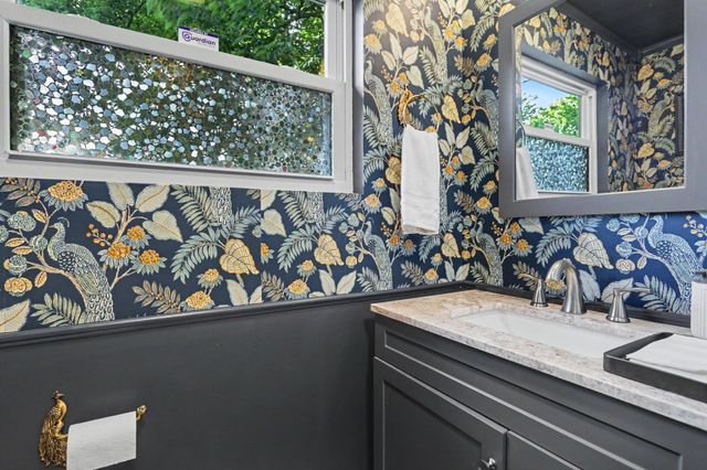 1084 S Champion Avenue, Columbus, OH 43206