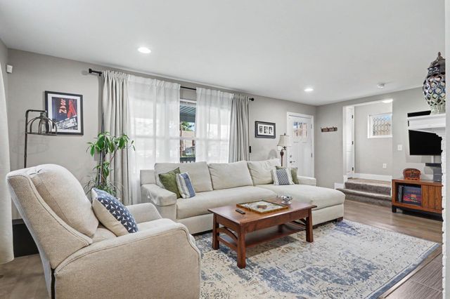 1084 S Champion Avenue, Columbus, OH 43206