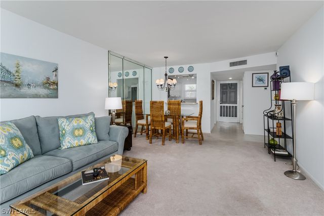 100 Forest Lakes BLVD 201, Naples, FL 34105