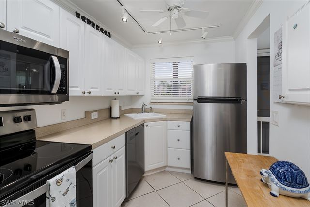 100 Forest Lakes BLVD 201, Naples, FL 34105