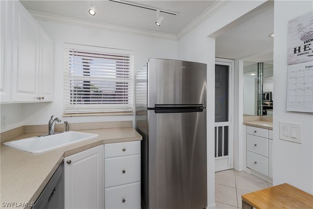 100 Forest Lakes BLVD 201, Naples, FL 34105