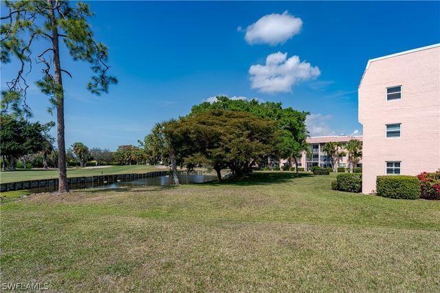 100 Forest Lakes BLVD 201, Naples, FL 34105
