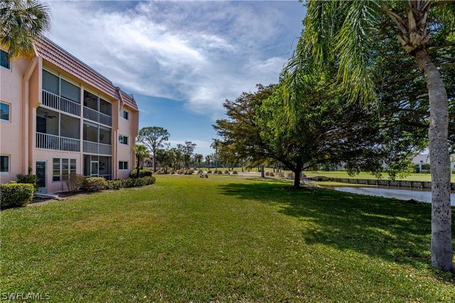100 Forest Lakes BLVD 201, Naples, FL 34105
