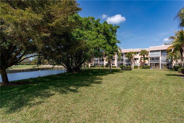 100 Forest Lakes BLVD 201, Naples, FL 34105