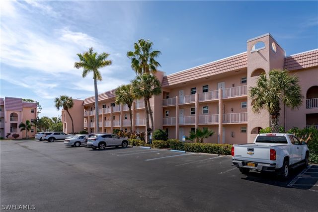 100 Forest Lakes BLVD 201, Naples, FL 34105