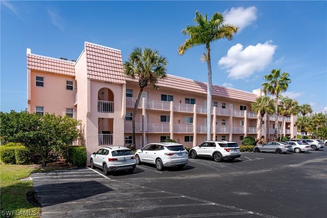 100 Forest Lakes BLVD 201, Naples, FL 34105