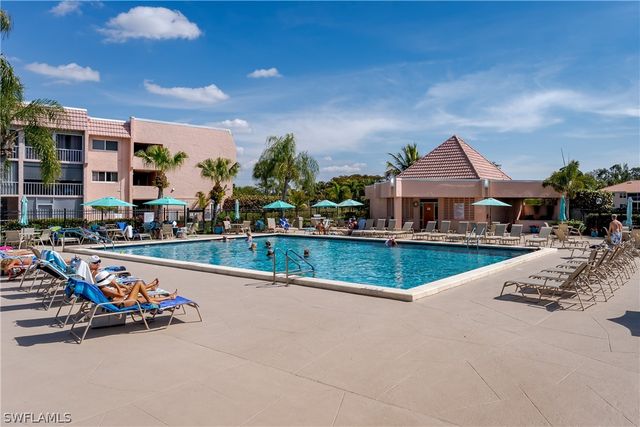 100 Forest Lakes BLVD 201, Naples, FL 34105