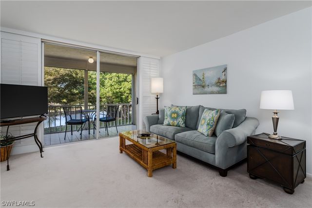 100 Forest Lakes BLVD 201, Naples, FL 34105