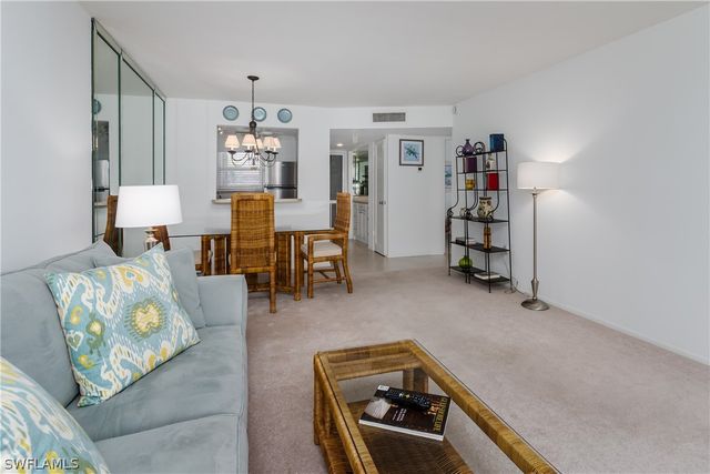 100 Forest Lakes BLVD 201, Naples, FL 34105