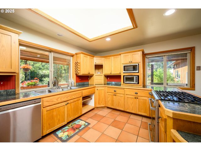 41114 Sw FORT HILL Rd, Willamina, OR 97396