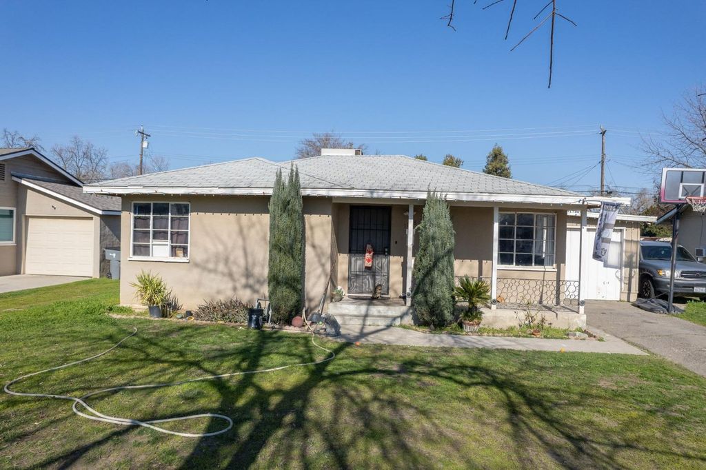 1028 W Cortland Avenue, Fresno, CA 93705