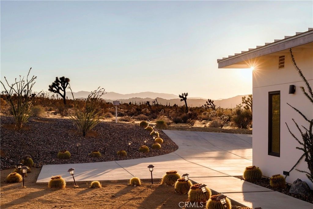 Image 10 of property listing at 6715 Torres, Joshua Tree, CA 92252