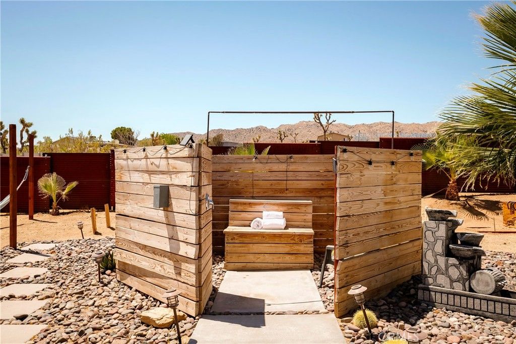 Image 33 of property listing at 6715 Torres, Joshua Tree, CA 92252