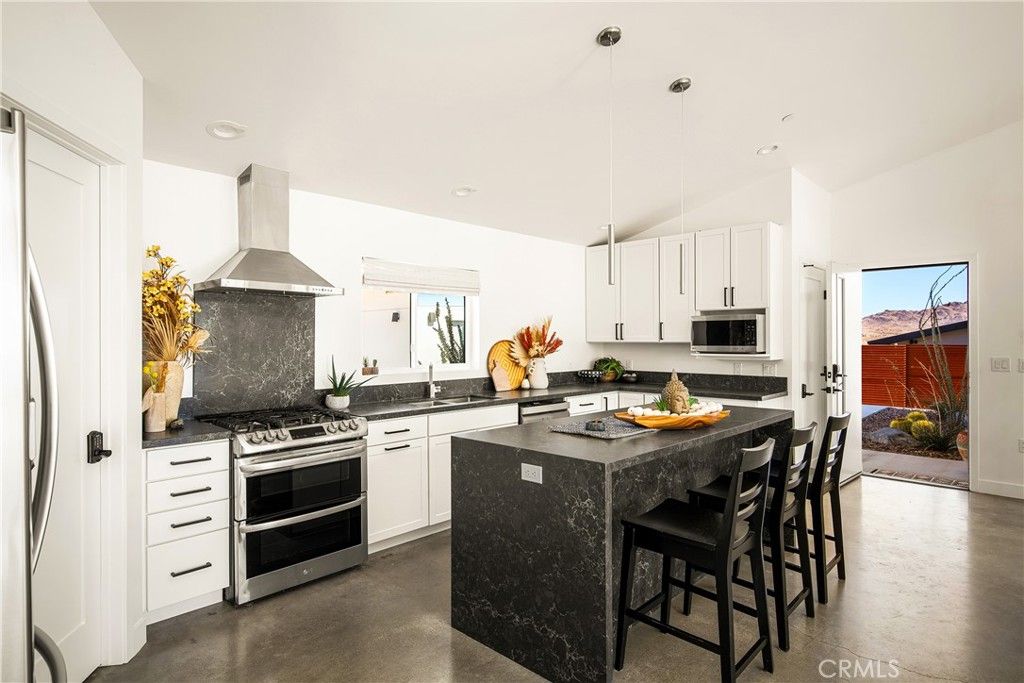 Image 4 of property listing at 6715 Torres, Joshua Tree, CA 92252