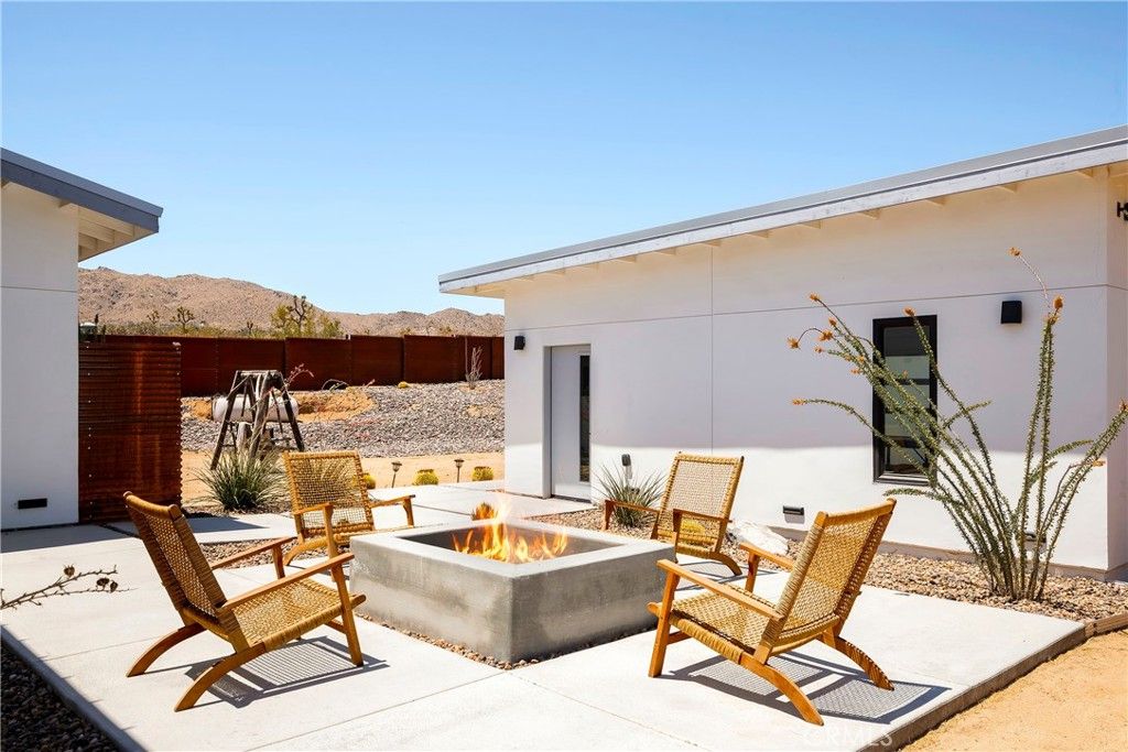 Image 5 of property listing at 6715 Torres, Joshua Tree, CA 92252