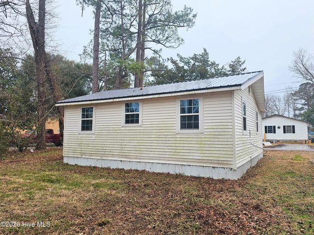 410 Devane Street, Wallace, NC 28466