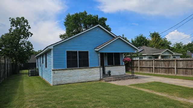 2415 Perry Street, Baytown, TX 77521