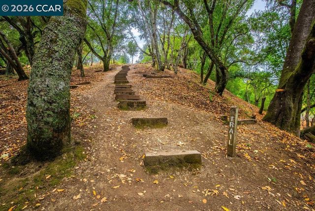 1 Scenic Lane, Lafayette, CA 94549