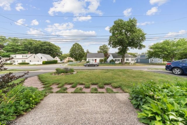 72 Robertson Ave, Hawthorne Boro, NJ 07506