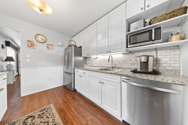 72 Robertson Ave, Hawthorne Boro, NJ 07506
