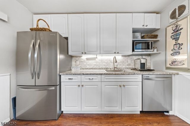 72 Robertson Ave, Hawthorne Boro, NJ 07506