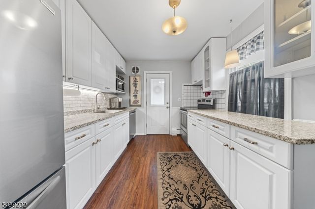 72 Robertson Ave, Hawthorne Boro, NJ 07506