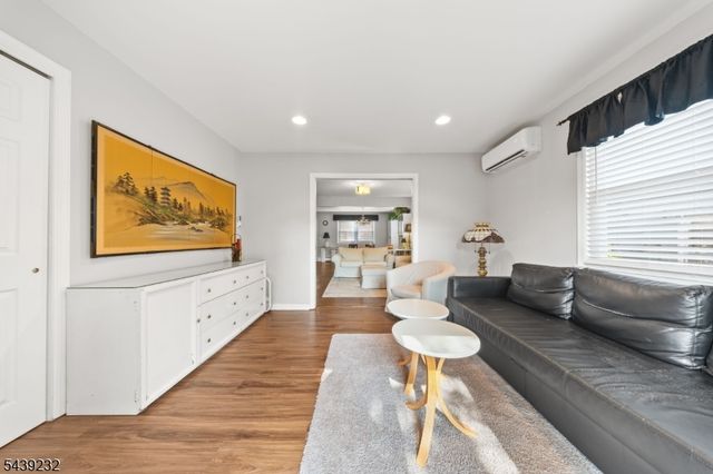 72 Robertson Ave, Hawthorne Boro, NJ 07506
