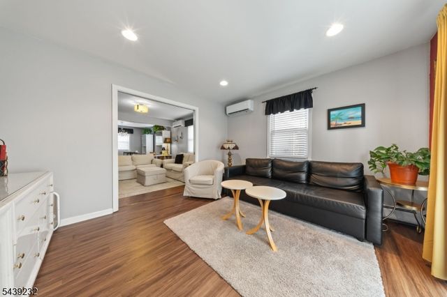 72 Robertson Ave, Hawthorne Boro, NJ 07506
