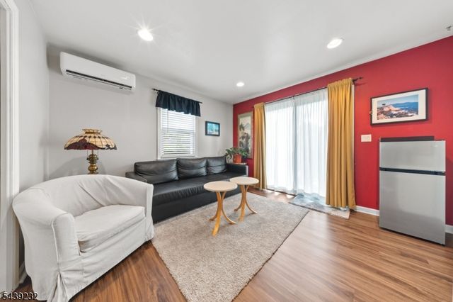 72 Robertson Ave, Hawthorne Boro, NJ 07506
