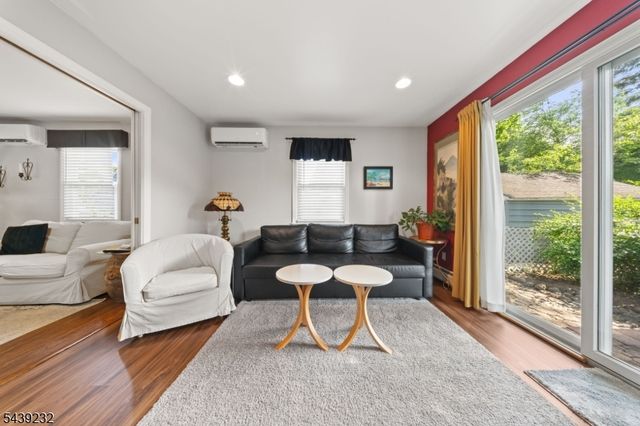 72 Robertson Ave, Hawthorne Boro, NJ 07506