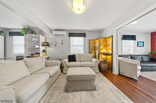 72 Robertson Ave, Hawthorne Boro, NJ 07506