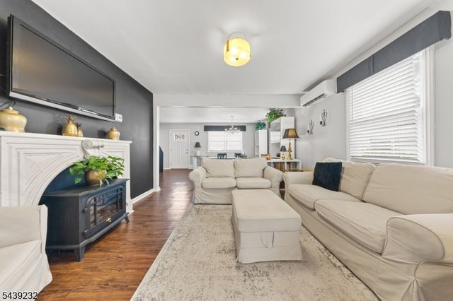 72 Robertson Ave, Hawthorne Boro, NJ 07506