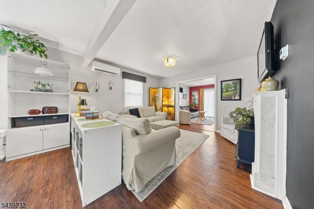 72 Robertson Ave, Hawthorne Boro, NJ 07506