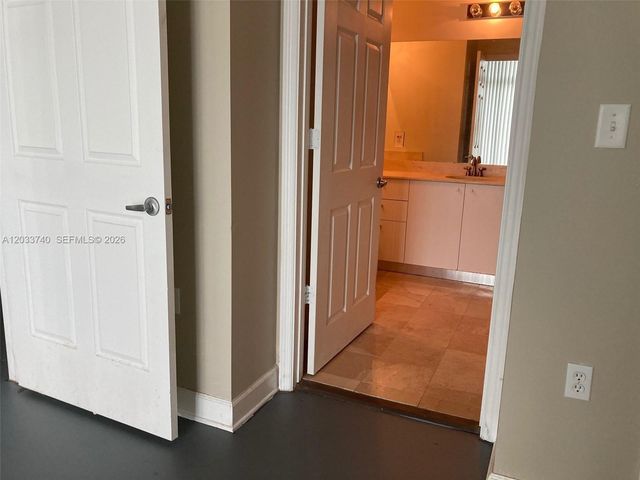 2100 Van Buren St 322, Hollywood, FL 33020