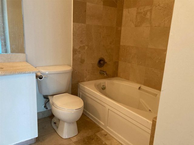 2100 Van Buren St 322, Hollywood, FL 33020