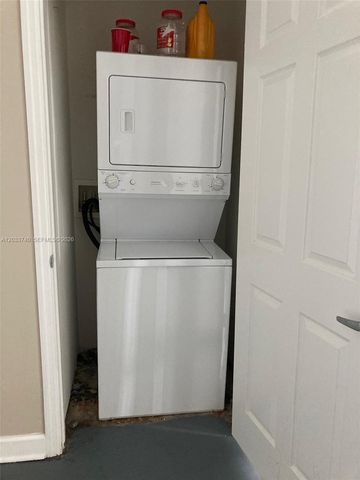 2100 Van Buren St 322, Hollywood, FL 33020