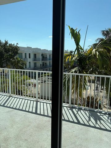 2100 Van Buren St 322, Hollywood, FL 33020