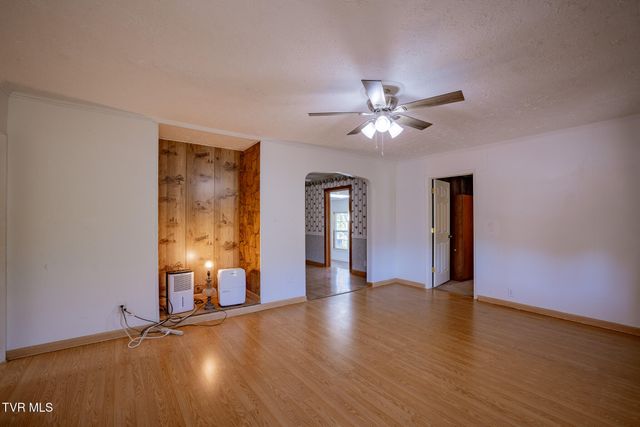 2044 Siam Road, Elizabethton, TN 37643