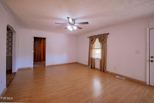 2044 Siam Road, Elizabethton, TN 37643