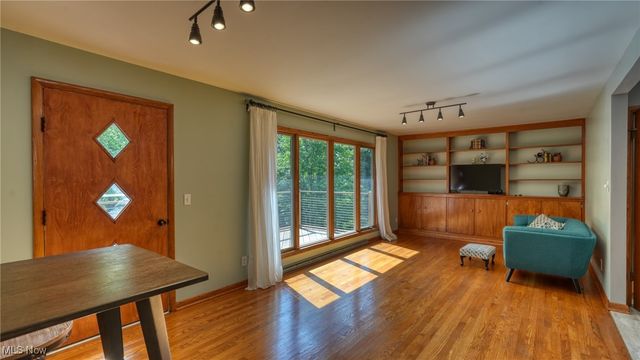 11 Garfield Avenue, New Concord, OH 43762