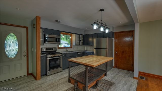 11 Garfield Avenue, New Concord, OH 43762