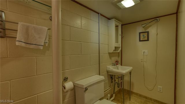 11 Garfield Avenue, New Concord, OH 43762